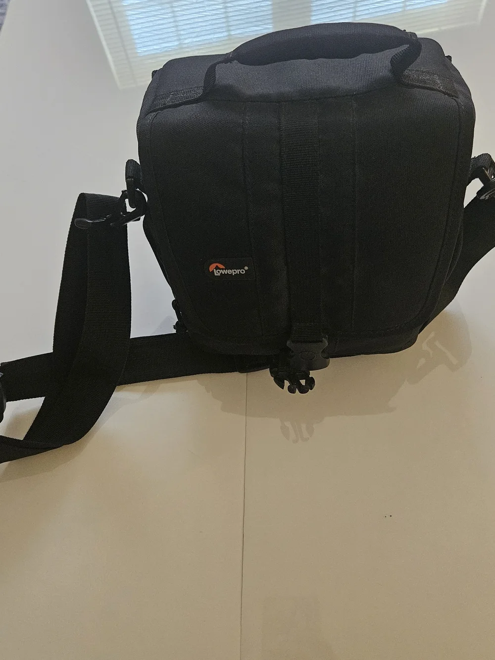 Lowepro Aventura 140 Black Compact Camera Shoulder Bag